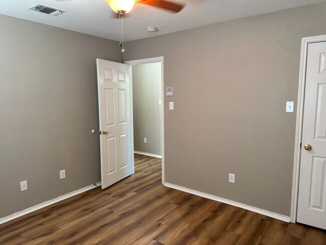 Building Photo - 10115 Colt Crossing