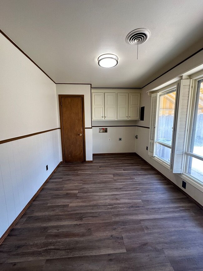 Building Photo - Beautiful Home on Mesa Circle!