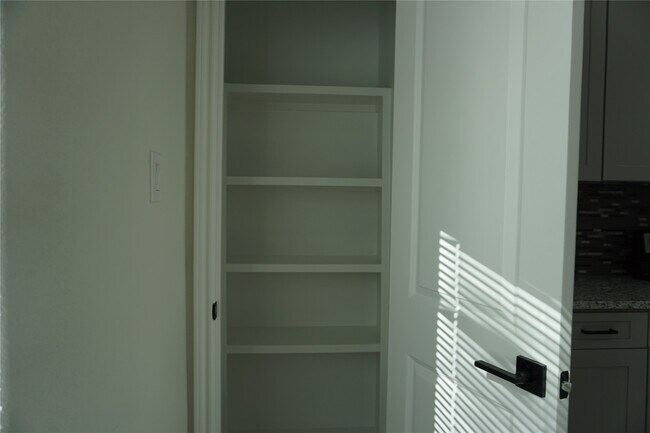 Building Photo - 9864 Arbor Oak