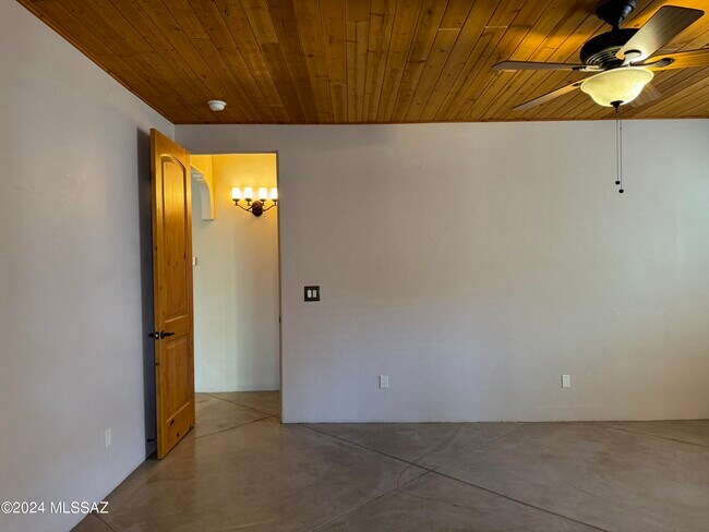 Building Photo - 1717 N Baxter Dr