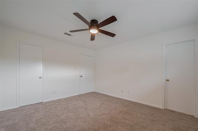 Building Photo - 605 Sorrento Dr
