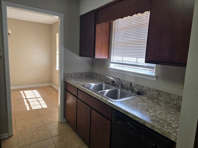 Building Photo - 309 Somerset Dr