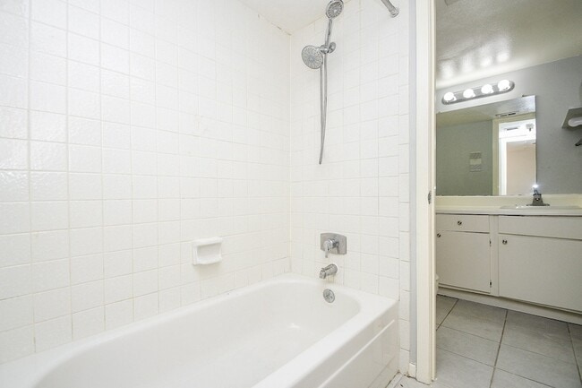 Building Photo - 8433 Hearth Dr