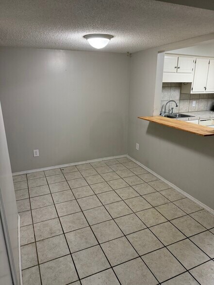 Building Photo - 720 Coventry Ln