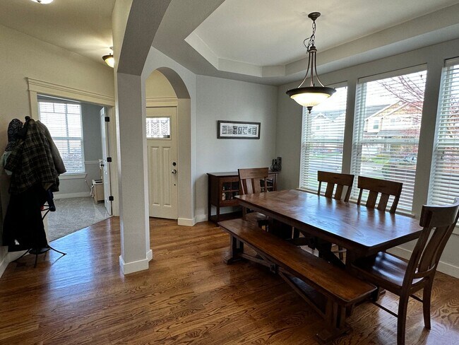 Building Photo - 7731 McKinley Loop NE