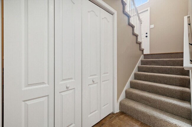 Building Photo - 1723 D THISTLEWOOD DR