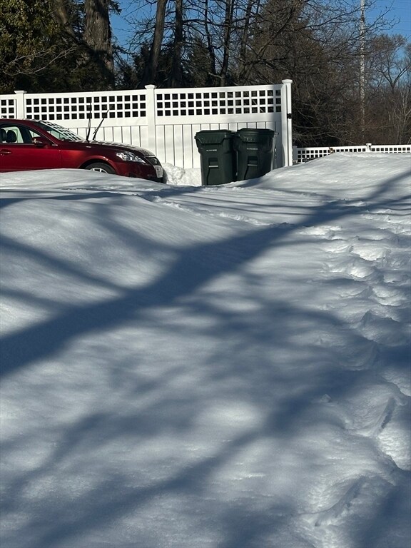 Building Photo - 367 Maple St