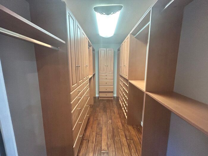 Building Photo - 404 Belmont St