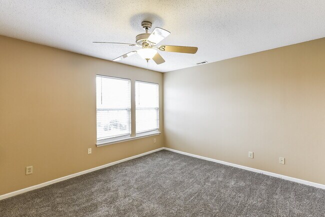 Building Photo - 2349 Providence Ct