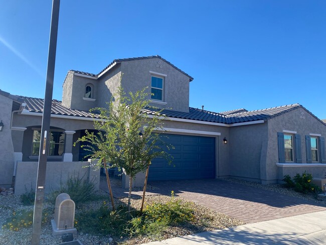 Building Photo - Newer Build Gorgeous 3 Bed/2.5 Bath with L...