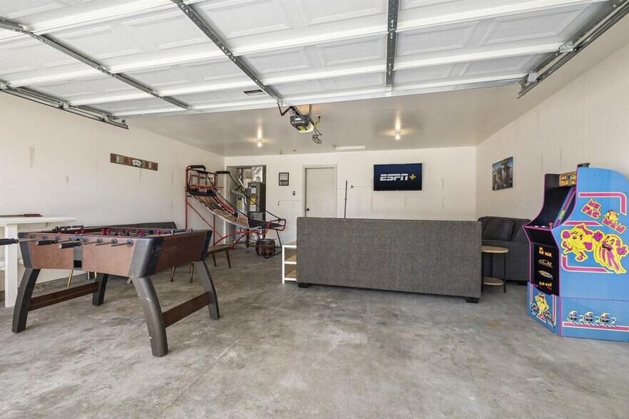 Building Photo - 11163 Silver River Loop