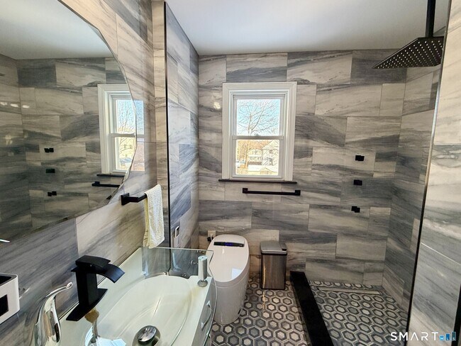 Building Photo - 163 Beechwood Ave