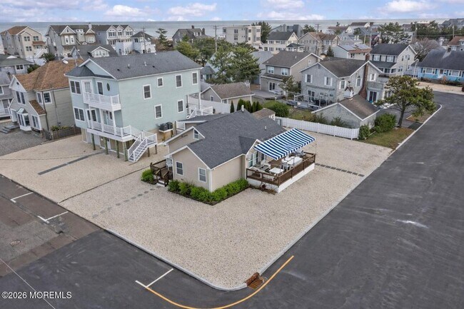 Building Photo - 106 Makin Ave