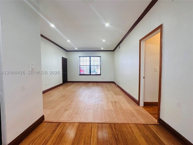 Building Photo - 1470 Lincoln Terrace