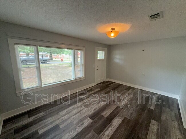Building Photo - 3693 Scoggins St