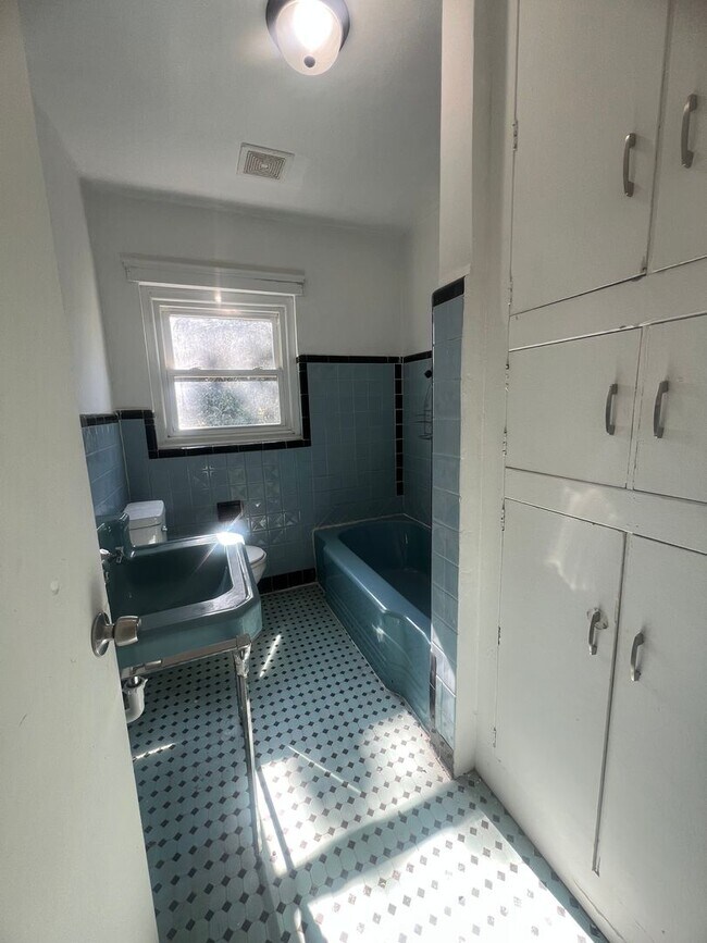 Building Photo - Spacious 4-Bedroom Brick Home with Hardwood Floors and Walk-In Closet