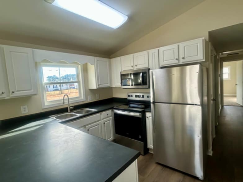 Building Photo - 403 S Market St