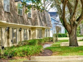 Building Photo - UPDATED 2 Bedroom 2 Bath Woodcrest Condo i...