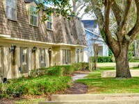 Building Photo - UPDATED 2 Bedroom 2 Bath Woodcrest Condo i...