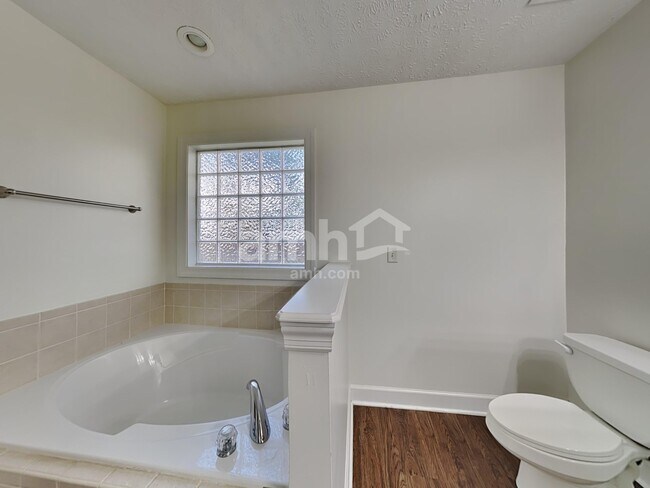 Building Photo - 1725 Kinsale Ave