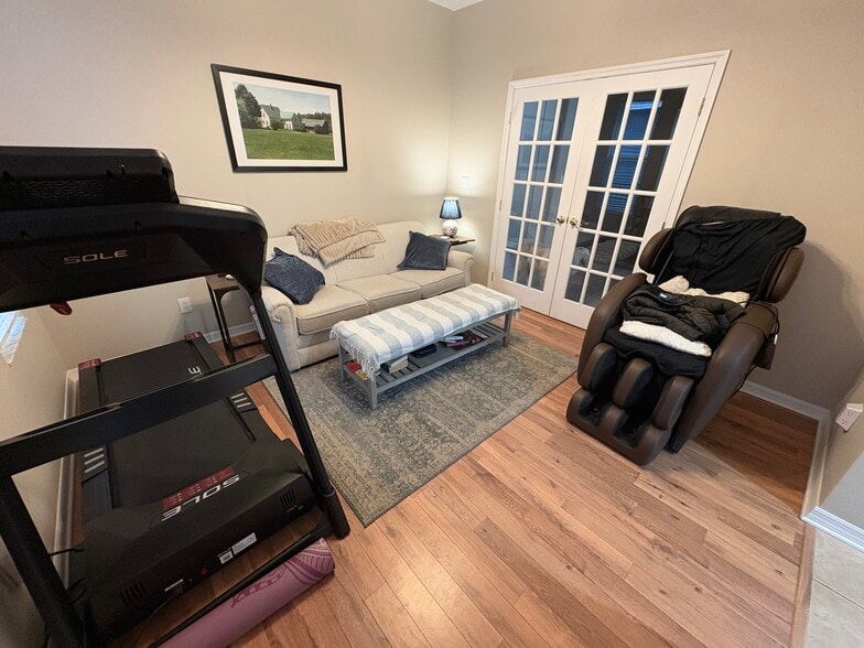 Den in Suite - 12426 23rd St E