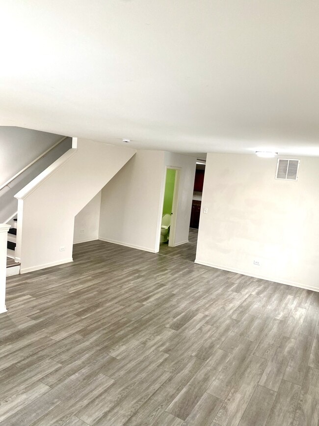 Building Photo - 308 Niagara Dr