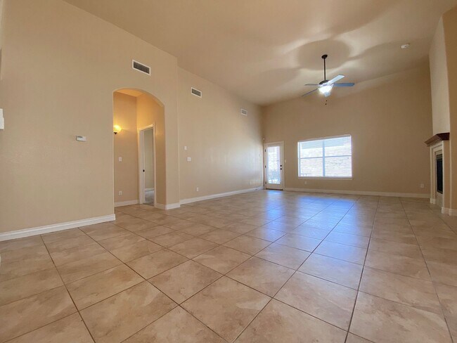 Building Photo - Sandstone Ranch Estates 3 bed with Refrig A/C