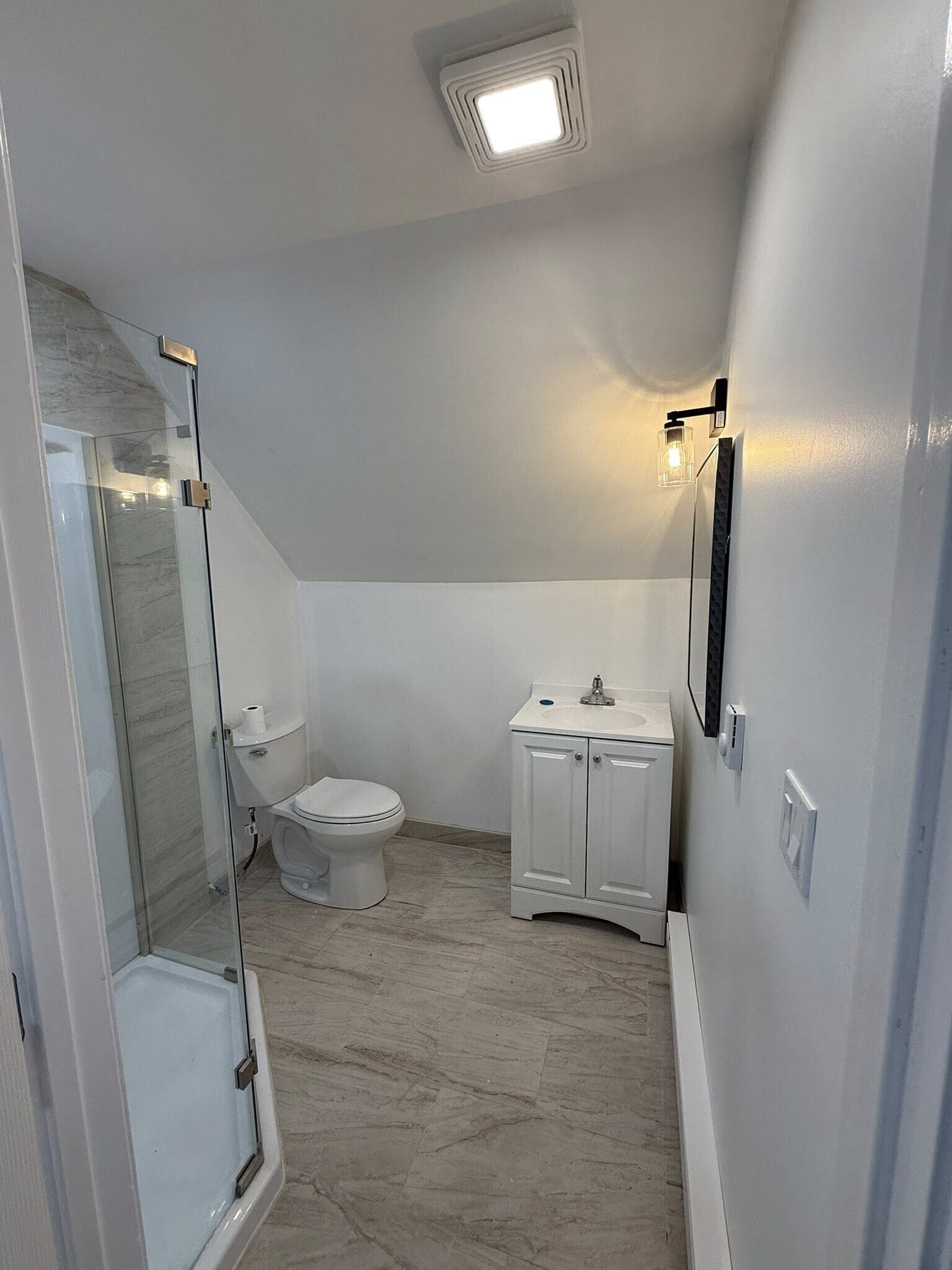 Building Photo - 48 Anthony St