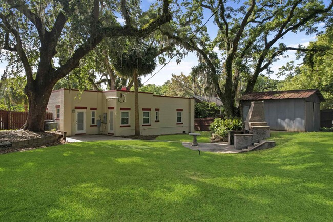 Building Photo - 1647 Lake Ella Dr