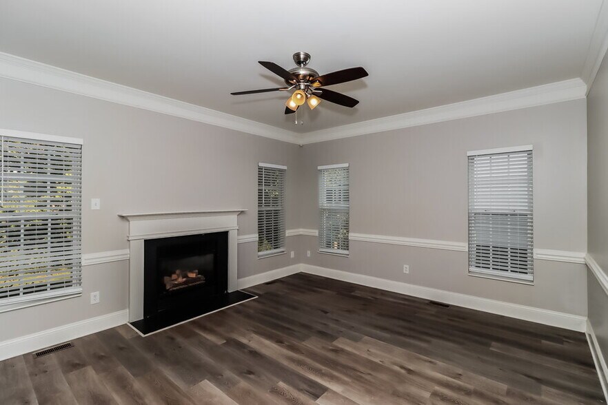 Building Photo - 8540 Glade Ct