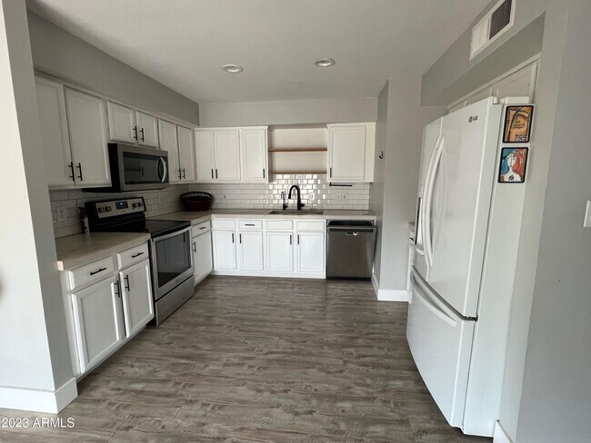 Building Photo - 47331 N Meander Rd