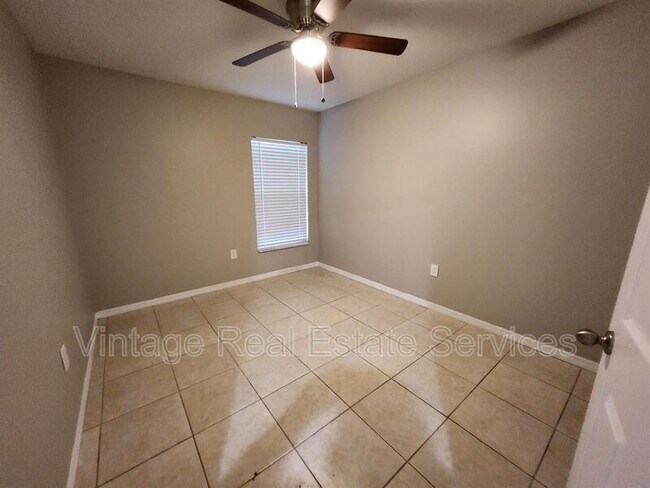 Building Photo - 22707 Roderick Dr