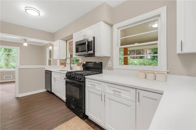 Building Photo - 1641 Rockcliff Pl SE