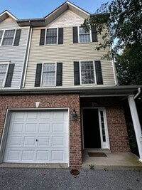 Building Photo - Spacious, Large, Luxury 3 Bedroom End - Unit Townhouse in Hockessin, Delaware