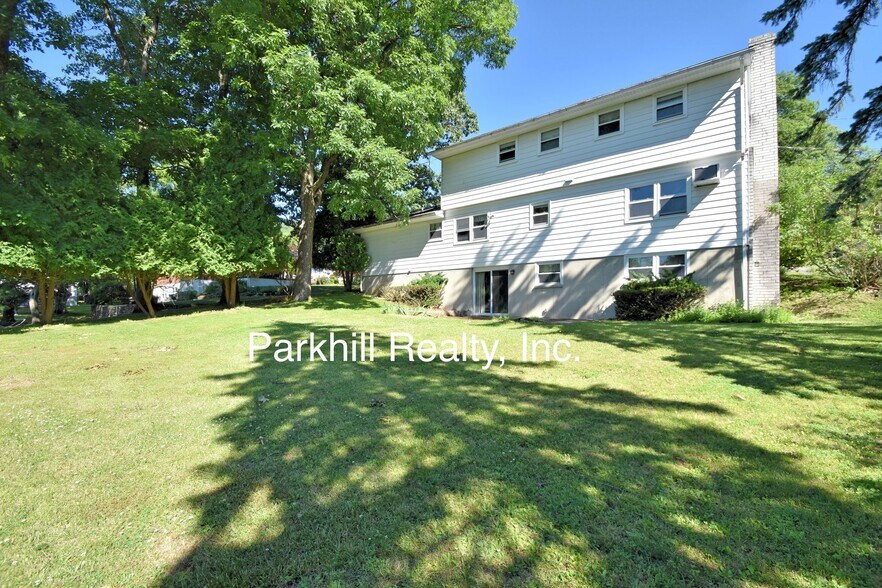Building Photo - 122 E Plainfield Ave