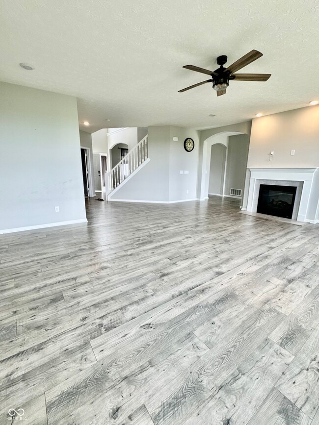 Building Photo - 831 Blaine Dr