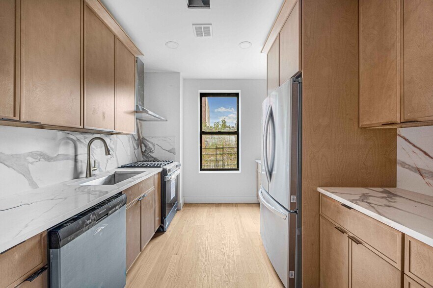 Building Photo - 132 W 119th St