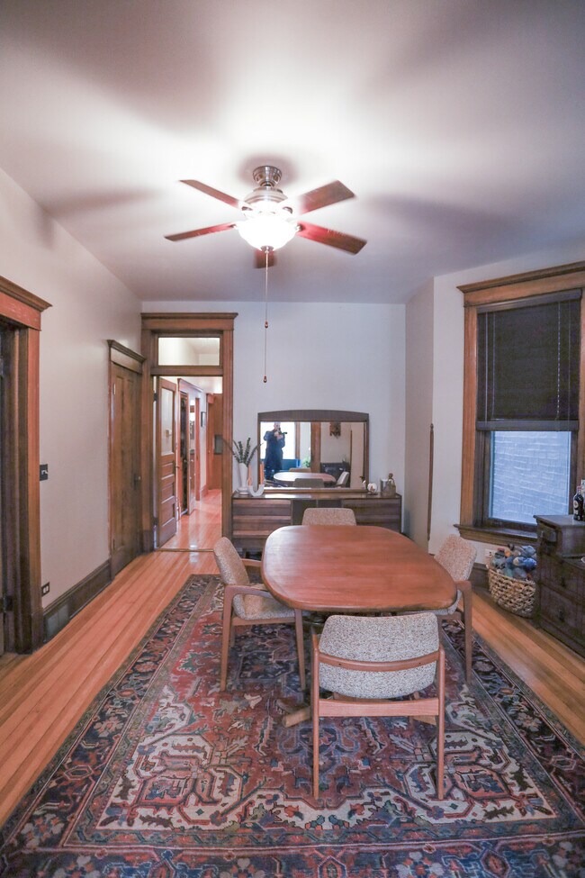 Dining Room - 1125 N Damen Ave