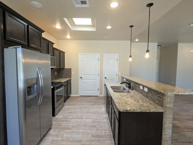 Building Photo - 928 Flora Vista Dr