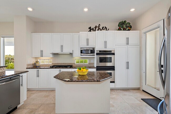 Building Photo - 79315 Mandarina