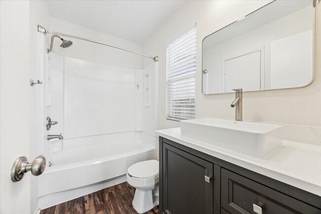 Building Photo - 8805 Piney Point Dr