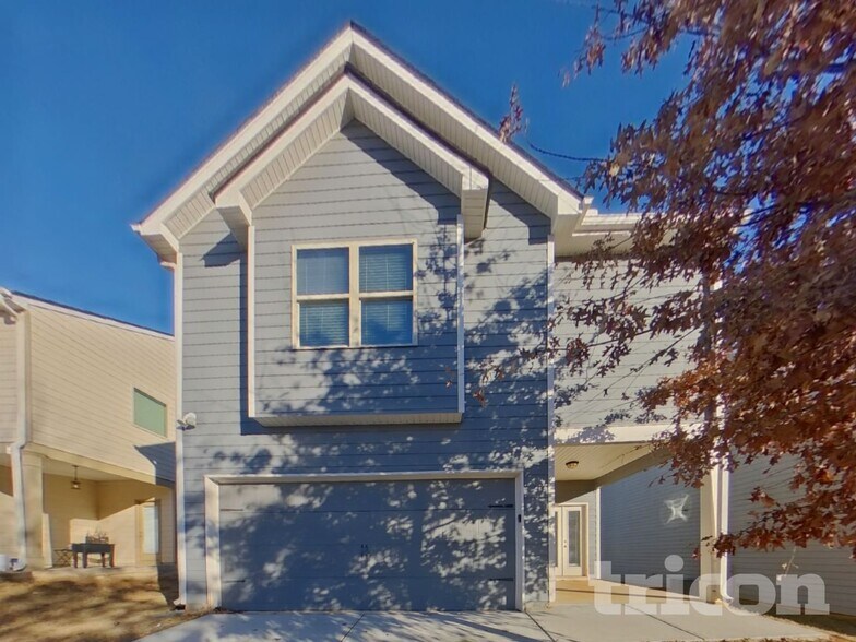 Building Photo - 207 Stillwood Dr