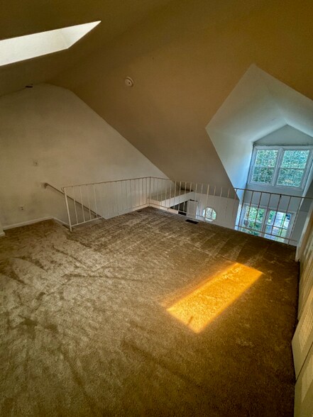 Building Photo - 5 Hawk Run Ct