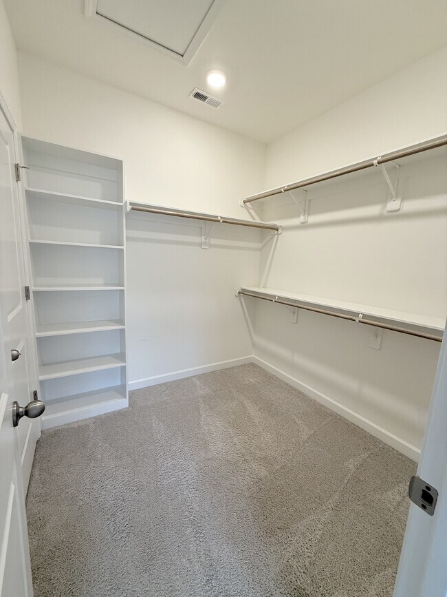 Building Photo - 704 Carraway Garden Dr