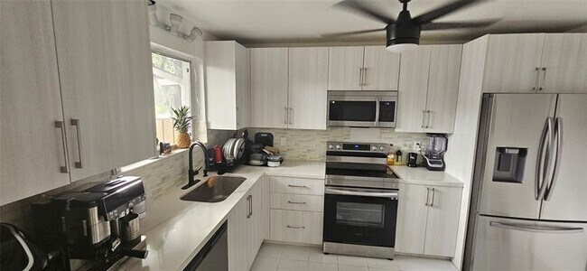 Building Photo - 2262 Discovery Cir W