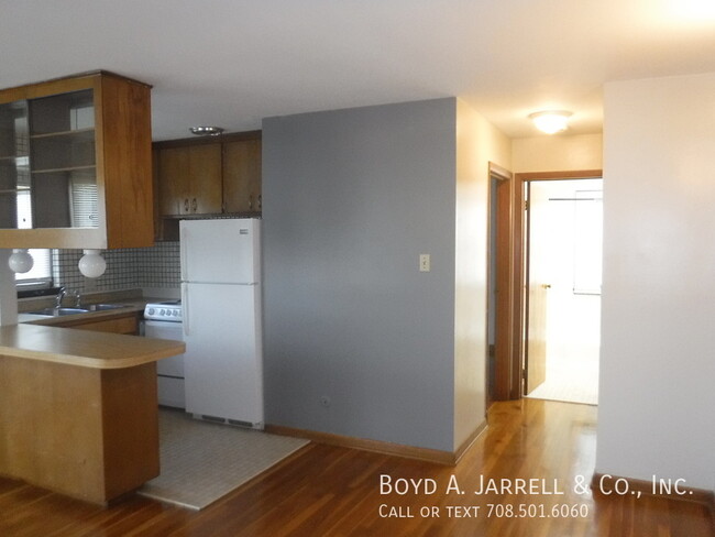 Building Photo - Immediate occupancy quiet one bedroom