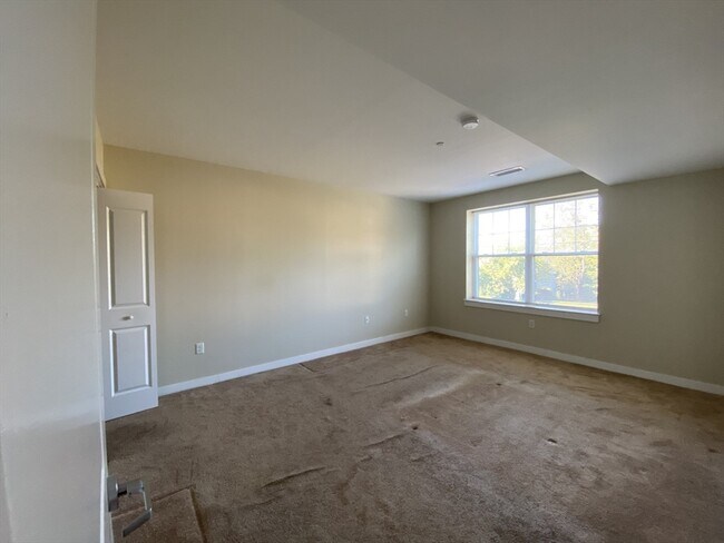 Building Photo - 20 Pond St