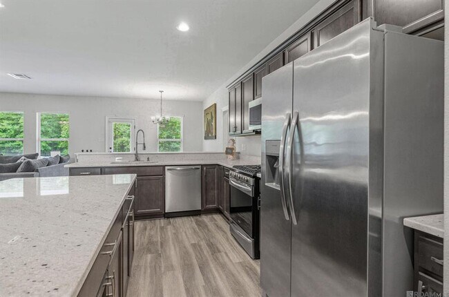 Building Photo - Modern 3 Bedroom Home with Private Backyard Views in Forestwood