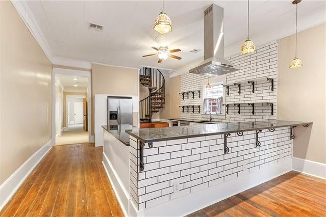 Building Photo - 2404 Bienville St