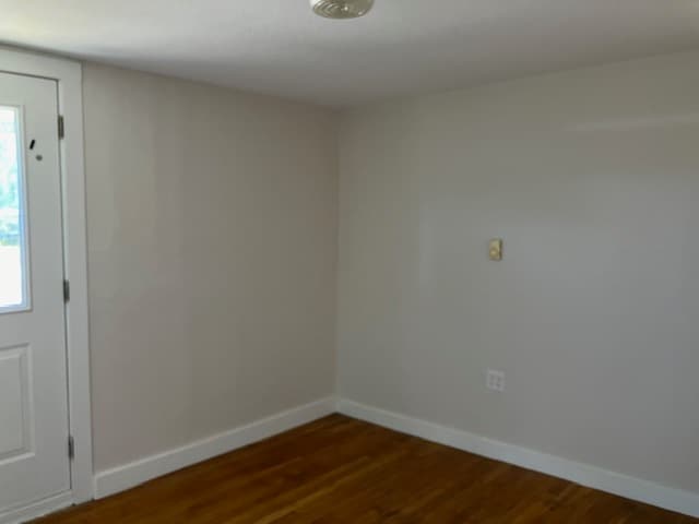 Building Photo - 10 School St